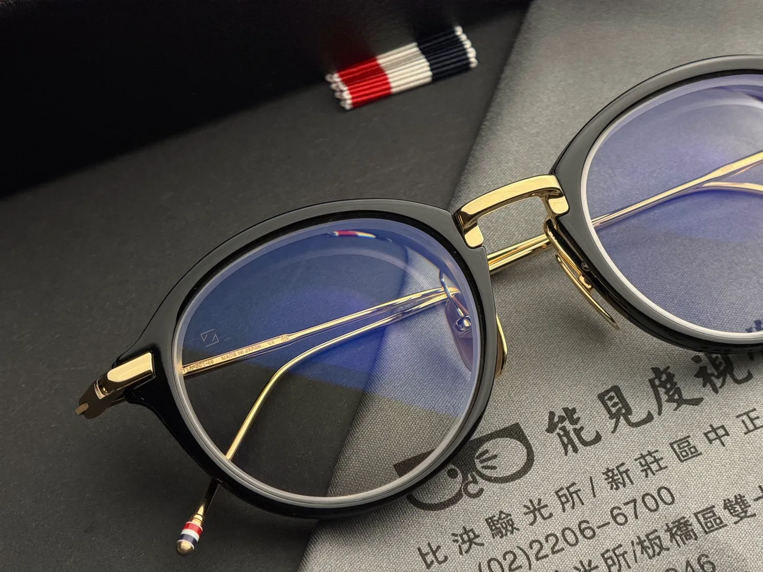 黑金撞色粗框，低調輪廓裡的前衛態度｜能見度視覺中心 新莊板橋